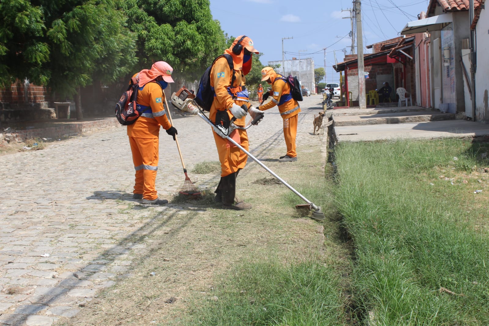 “Mossoró Limpa” - Prefeitura realiza mutirão no bairro Dom Jaime Câmara