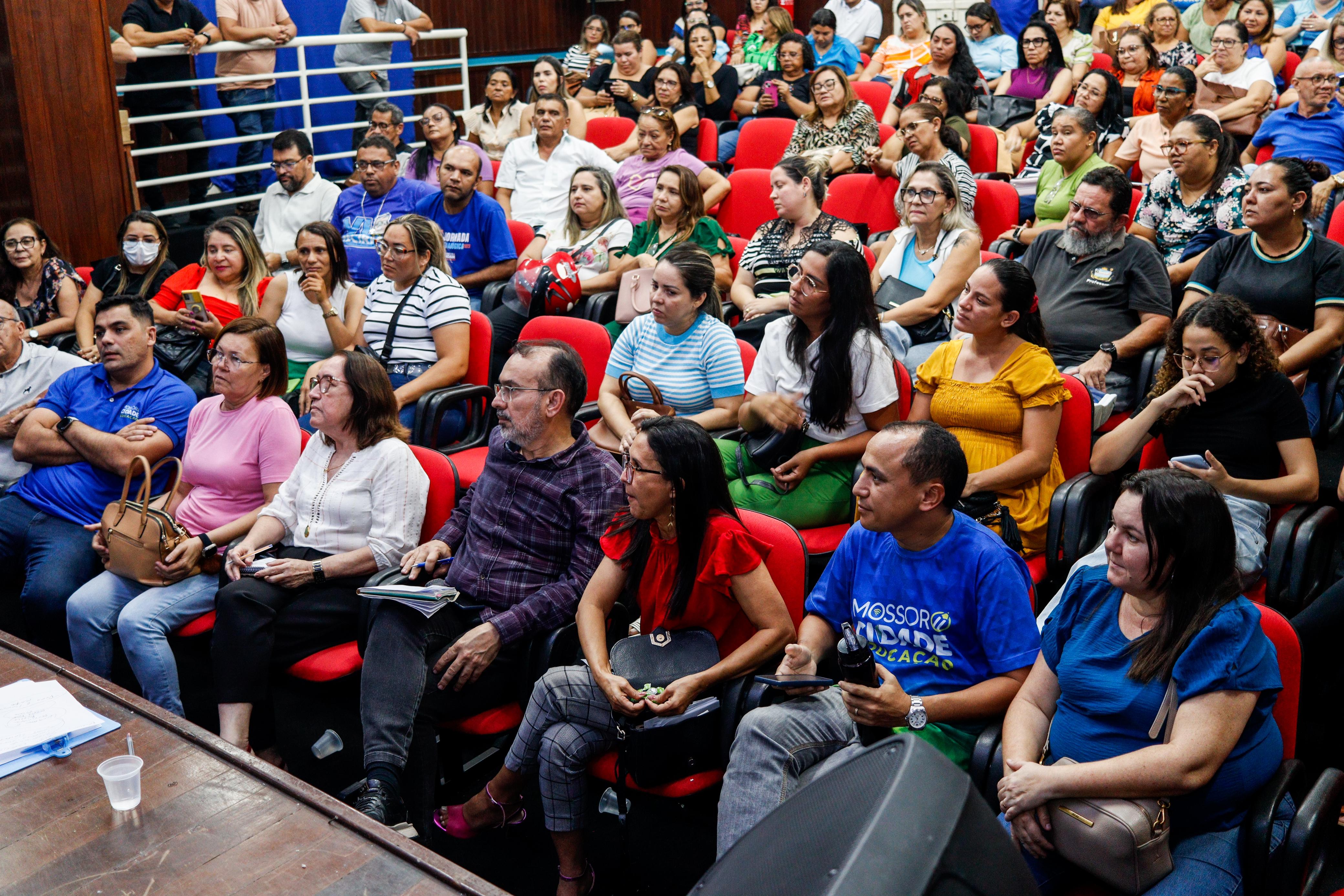 Diretores de escolas e UEIs discutem melhorias e destacam avanços