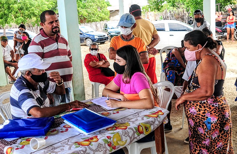 Moradores do Assentamento Mulugunzinho recebem questionários do censo rural