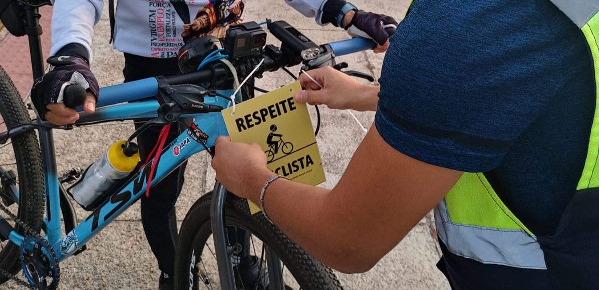 ‘Respeite o ciclista’: ação da SESDEM orienta condutores sobre o respeito no trânsito