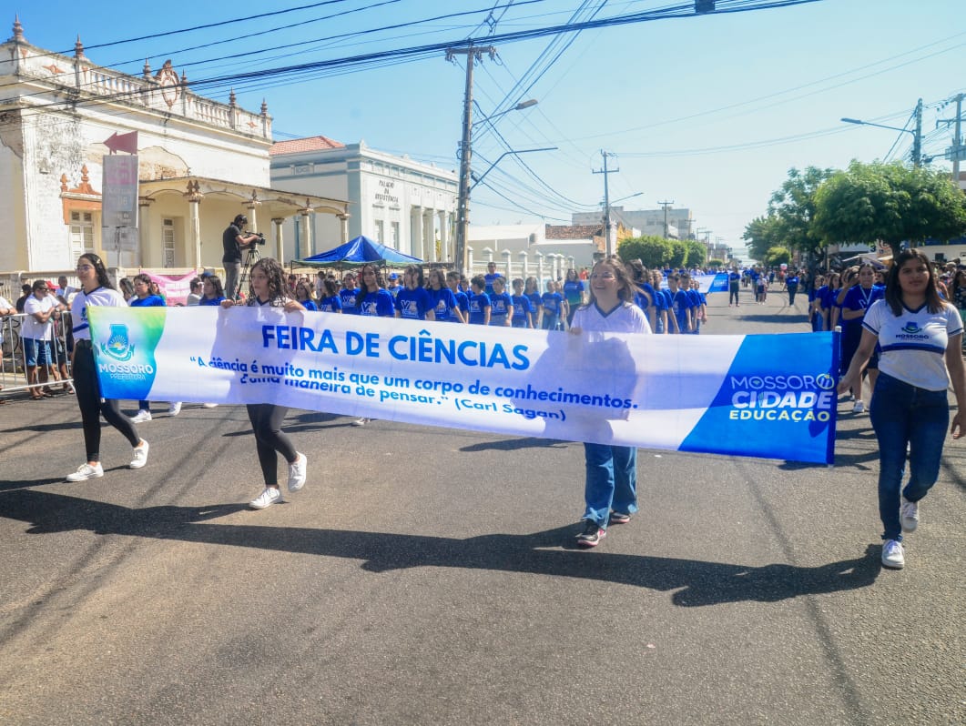 Mossoroenses prestigiam desfile cívico-militar em celebração aos 201 anos da Independência