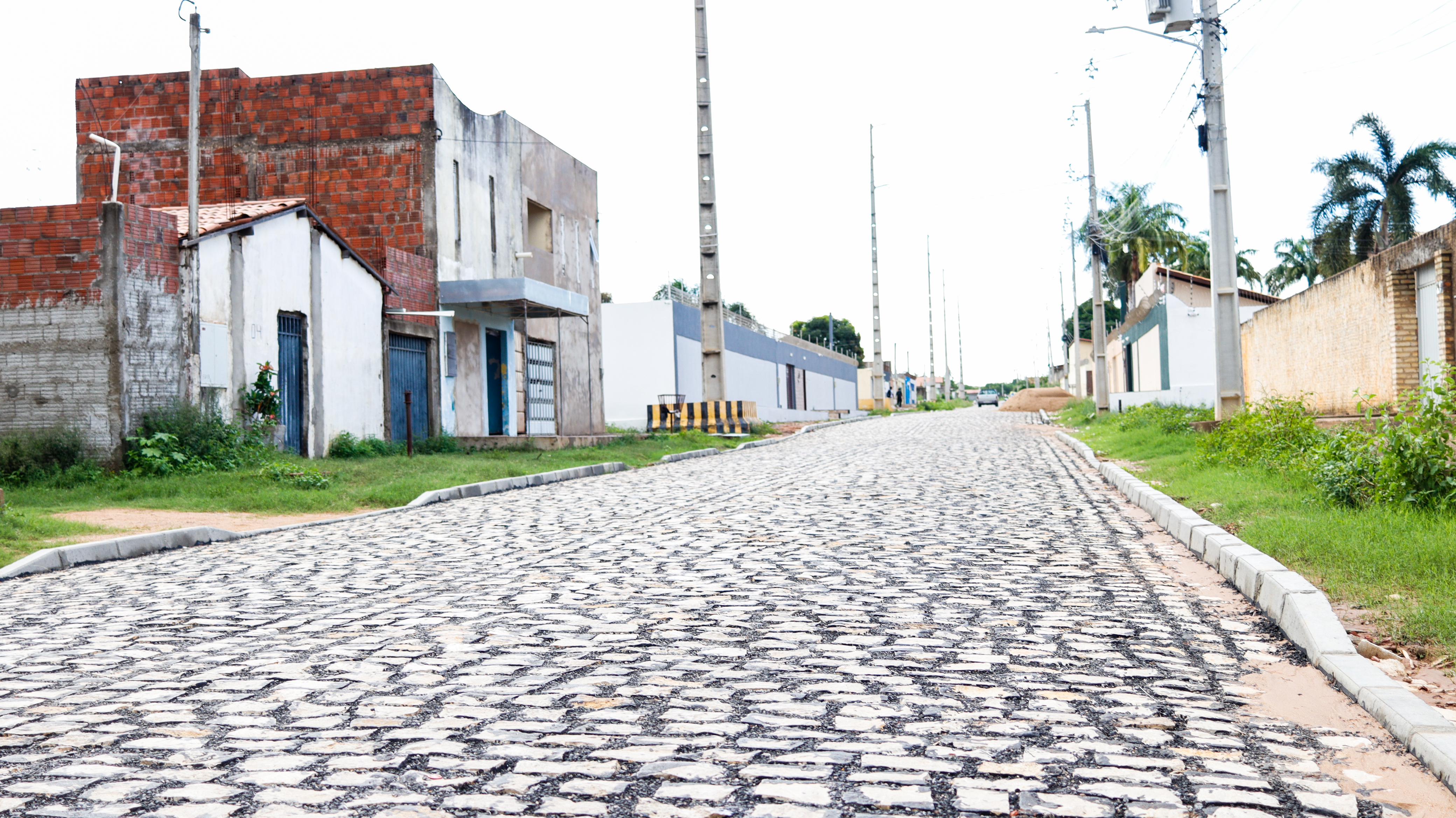 “Mais Calçamento”: ruas do bairro Santa Delmira recebem pavimentação