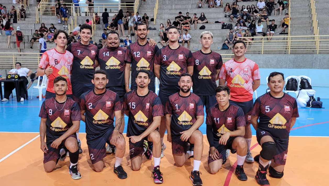 Vôlei masculino do CEM tem semifinais nesta terça-feira