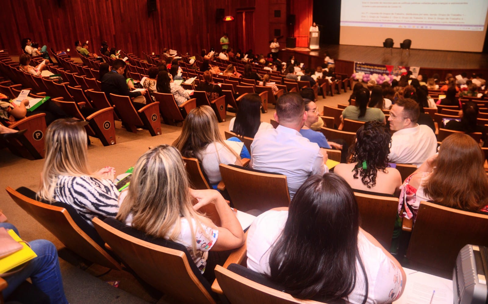 Conferência debate políticas públicas na garantia dos direitos da criança e do adolescente