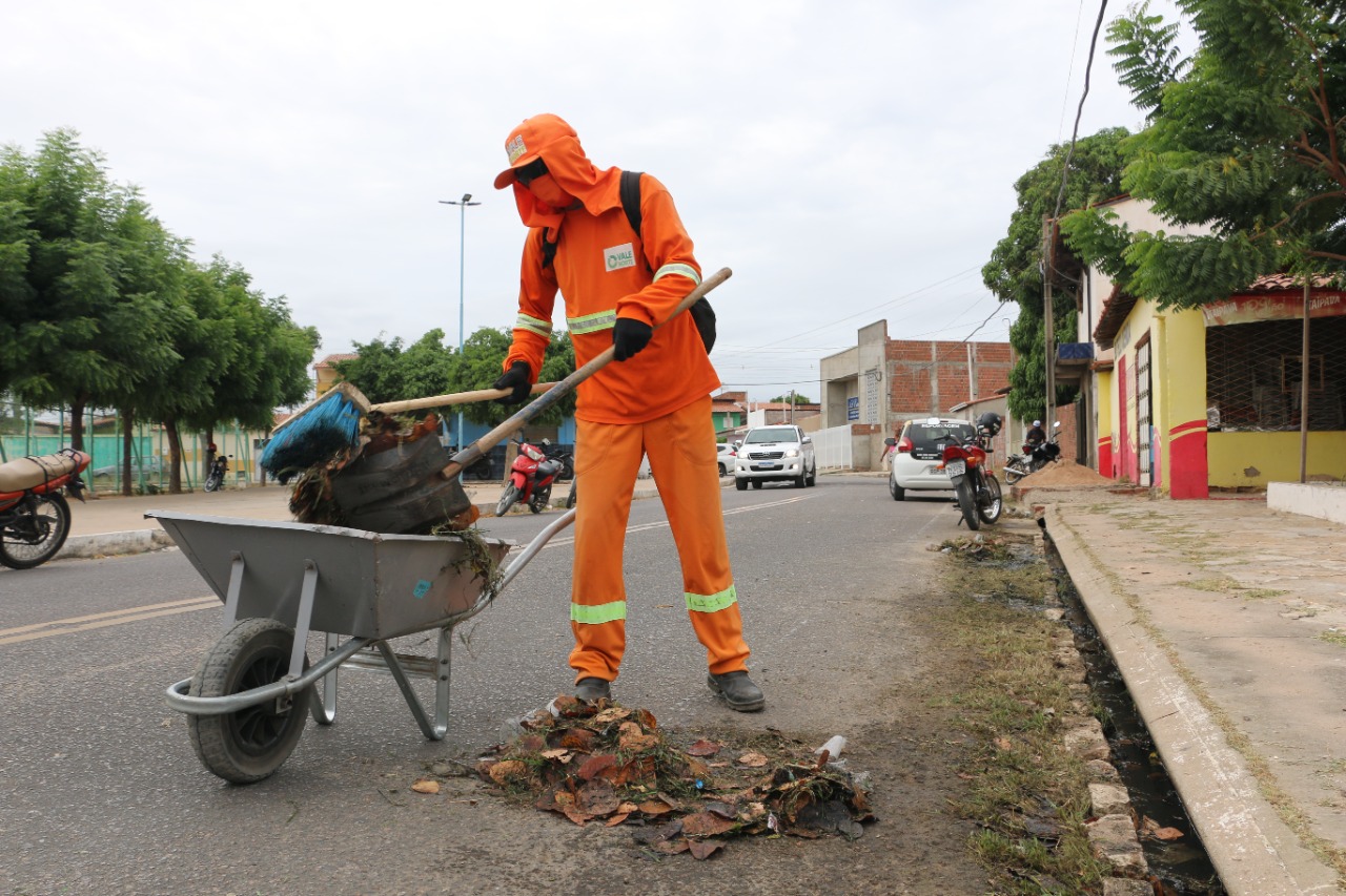 Dom Jaime Câmara recebe mutirão de limpeza urbana