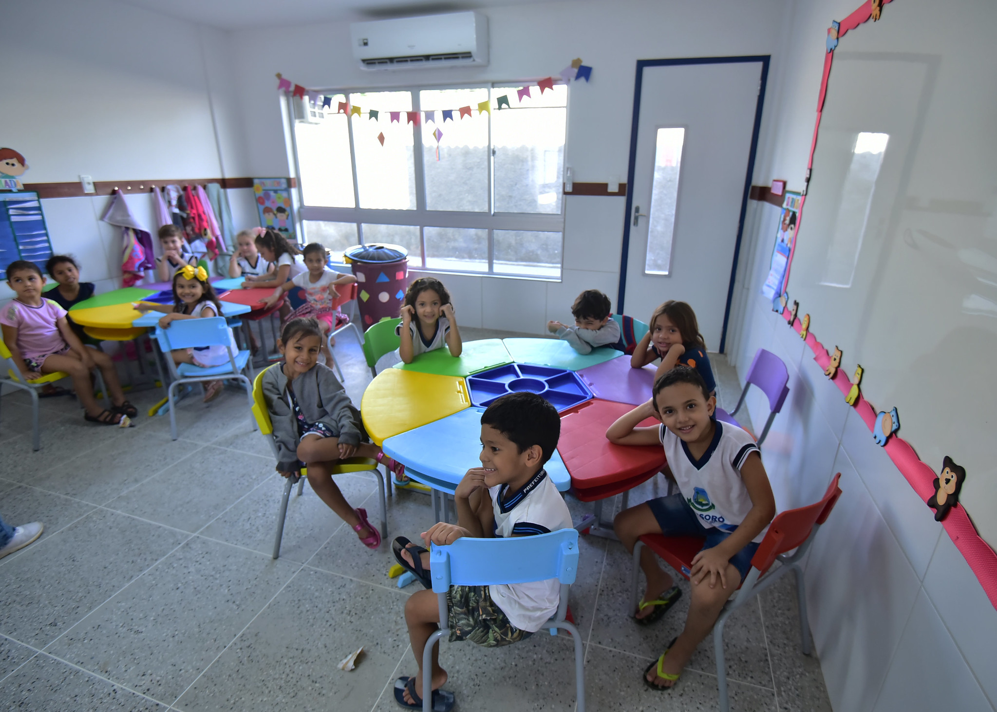 Comunidade escolar celebra melhorias implantadas na UEI Elineide Carvalho Cunha