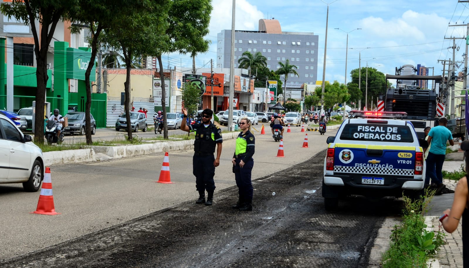 Prefeitura realiza intervenções pontuais na avenida Presidente Dutra