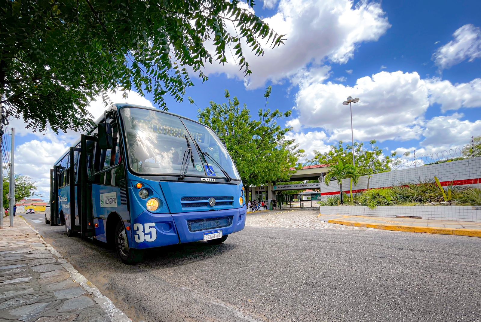 Estudantes elogiam iniciativa que garante transporte público gratuito para o Enem