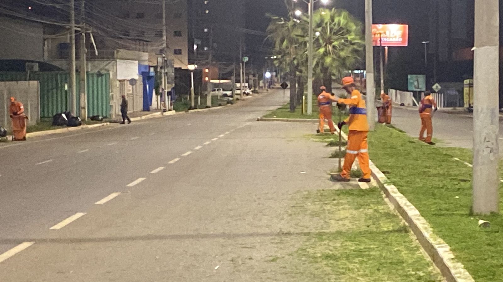 Equipes intensificam ações do "Mossoró Limpa" durante a madrugada