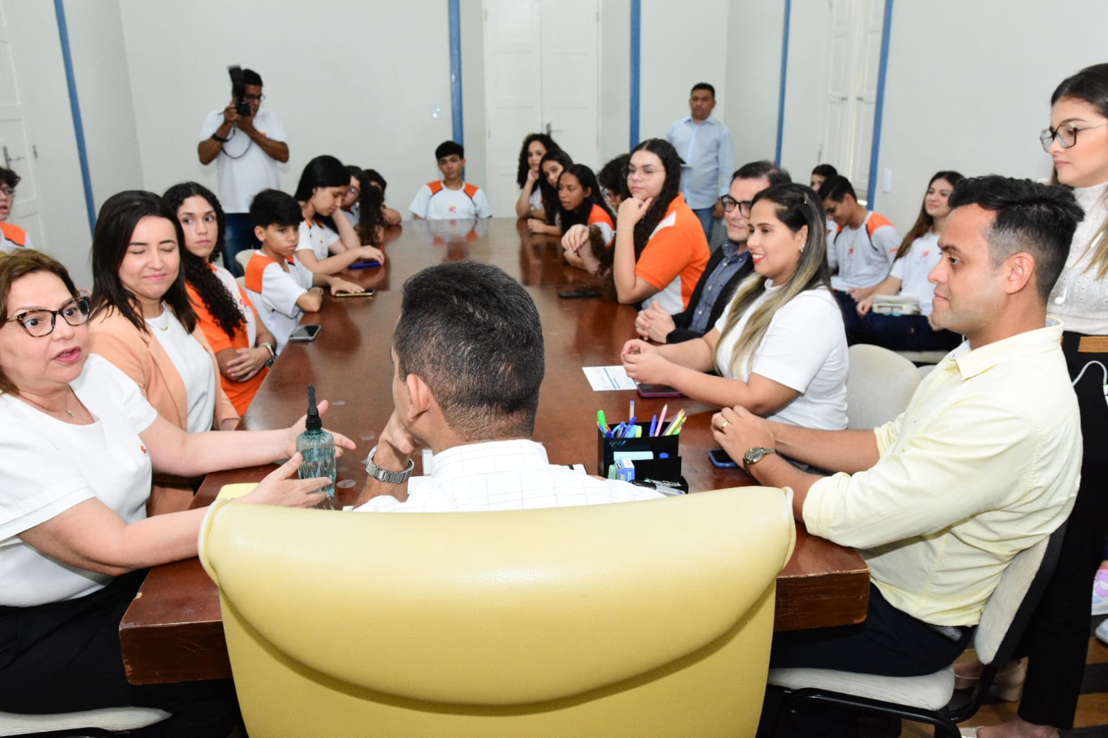 Estudantes visitam instalações do Palácio da Resistência para conhecerem as atividades do Executivo Municipal