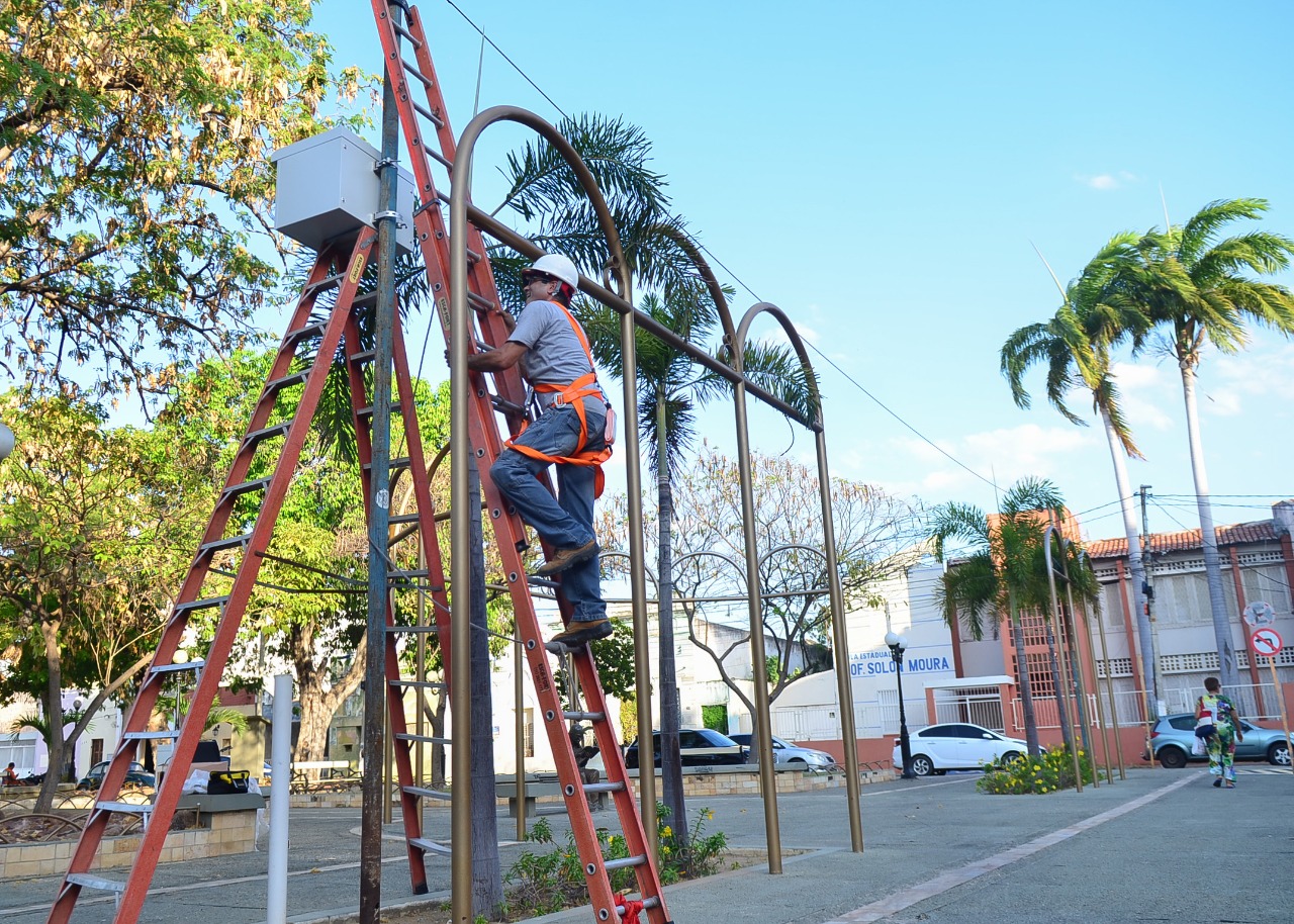 Pontos de internet Wi-Fi começam a ser instalados em praças de Mossoró