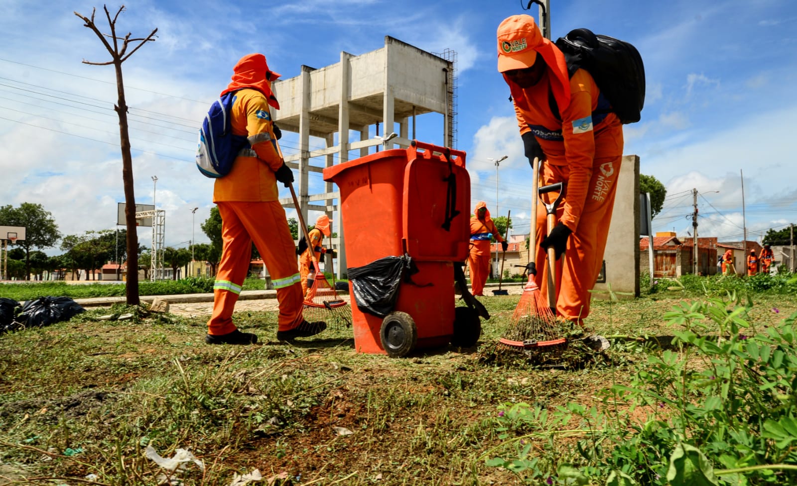 Ações do programa “Mossoró Limpa” avançam com mutirão de limpeza em várias localidades