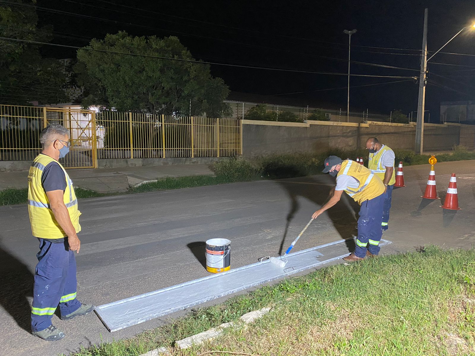 Secretaria adiciona faixas de pedestres e garante segurança no perímetro escolar