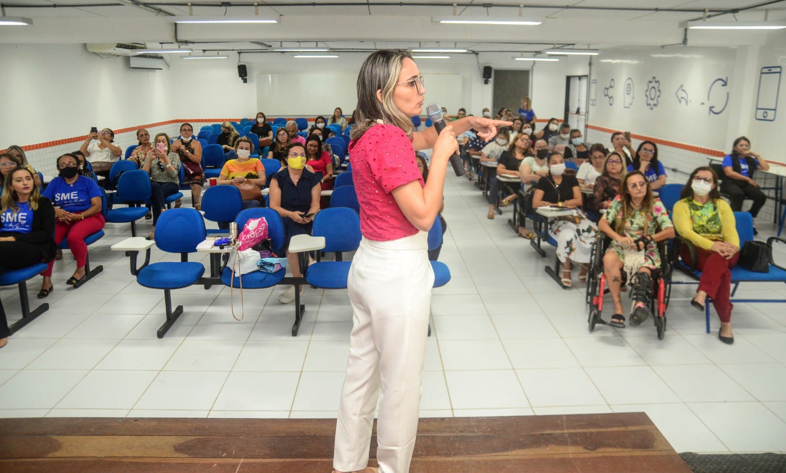 Encontro formativo discute importância da educação literária na Rede Municipal