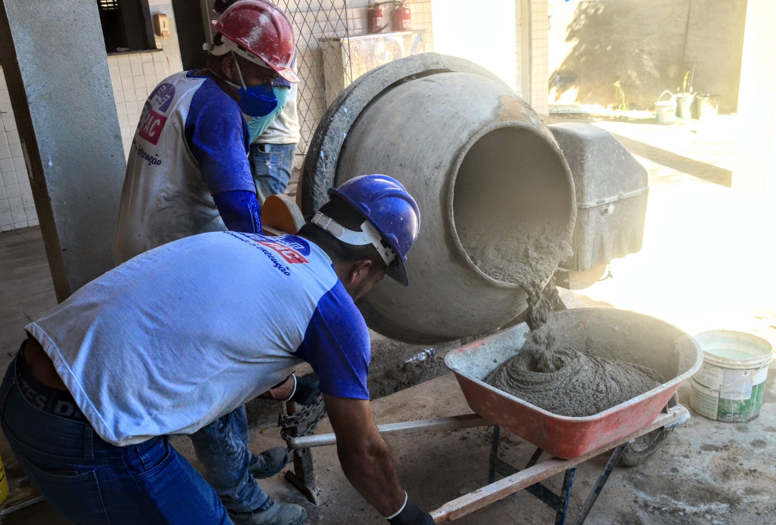 Prefeitura avança com revitalização da Escola Celina Guimarães no bairro Barrocas