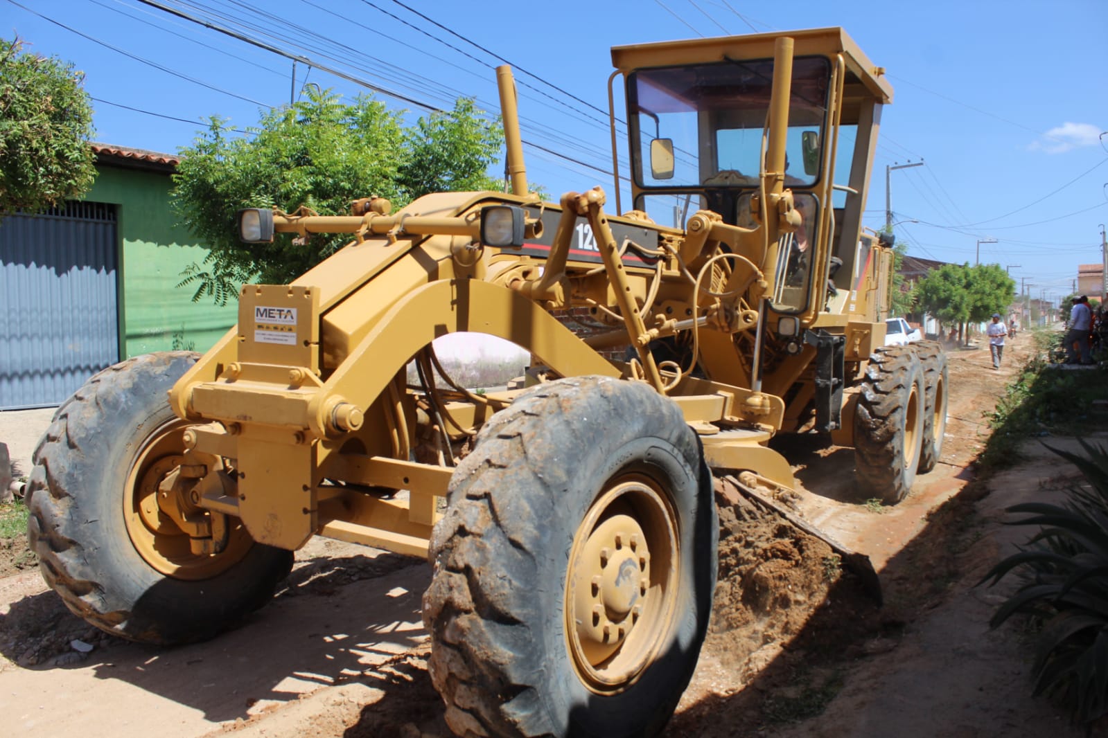 Moradores comemoram obras de pavimentação no bairro Barrocas