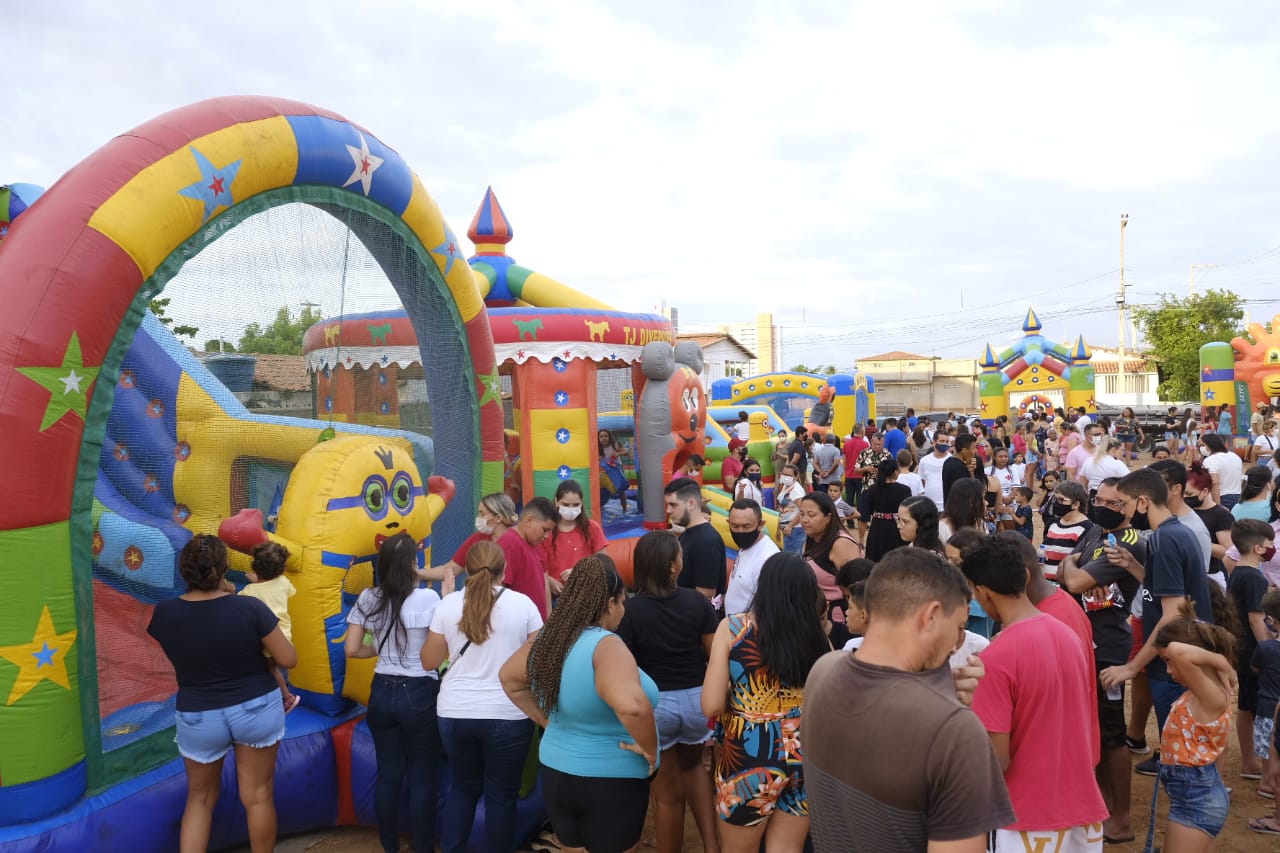 “Natal das Crianças” contagia pais e filhos no Planalto 13 de Maio