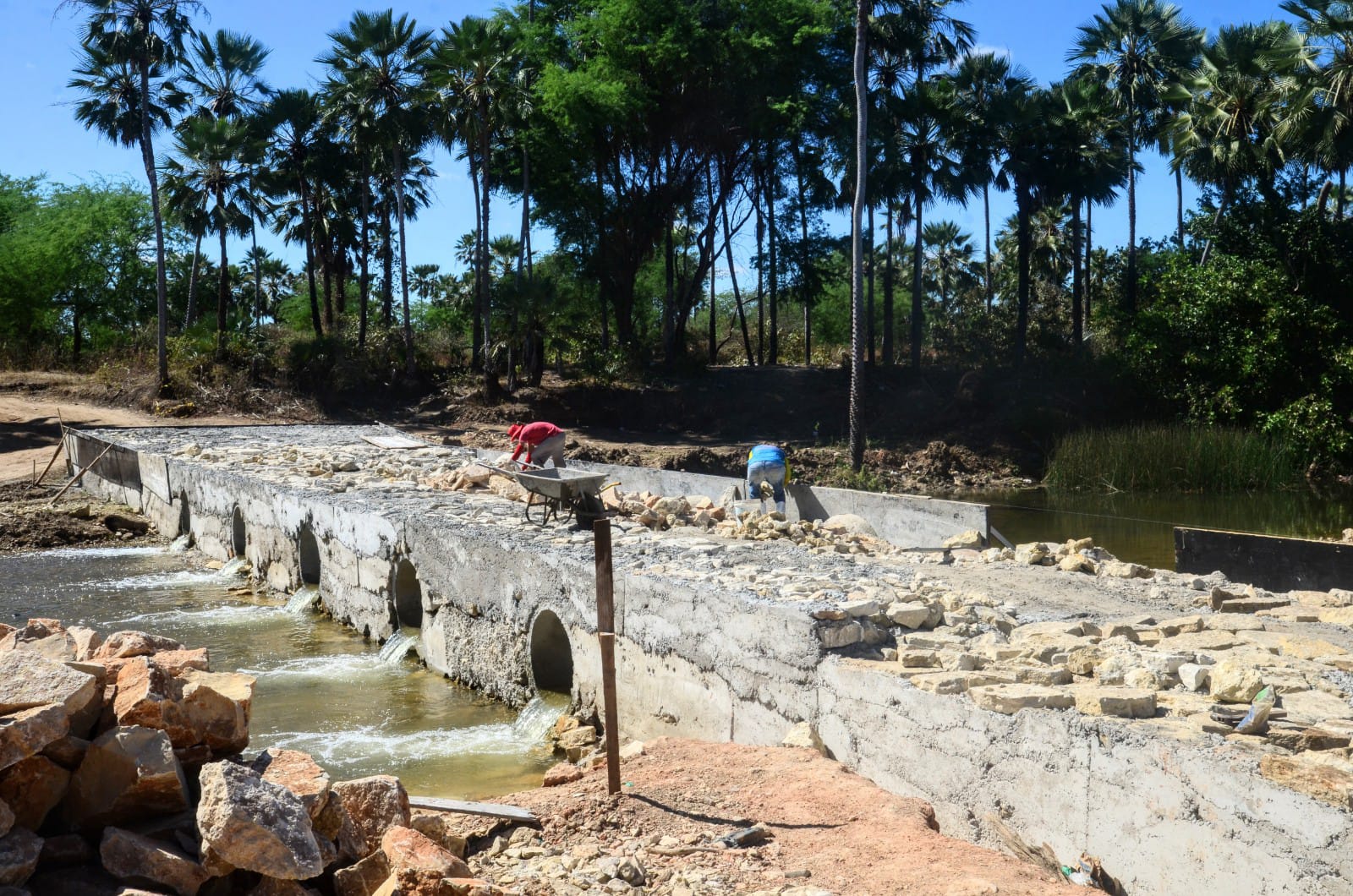 Construção de passagem molhada possibilita acesso a comunidades rurais de Mossoró