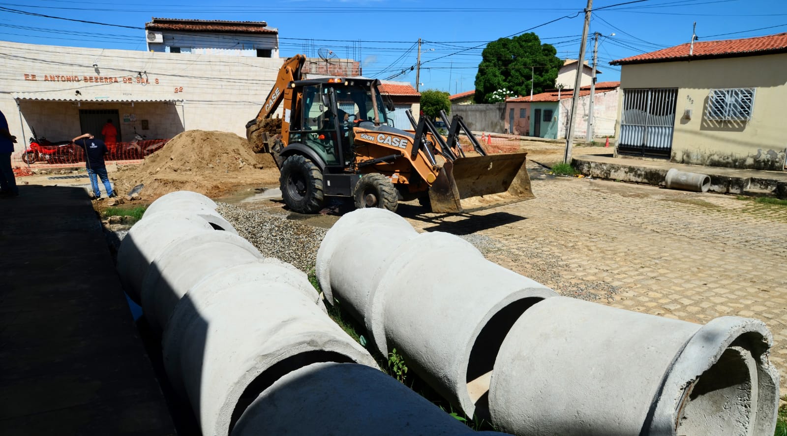 Prefeitura está realizando obras de drenagens em vários pontos da cidade