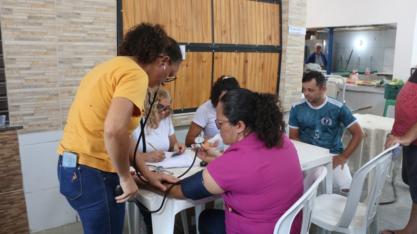 Ações de saúde, assistência social e empregabilidade são realizadas no mercado do Bom Jardim