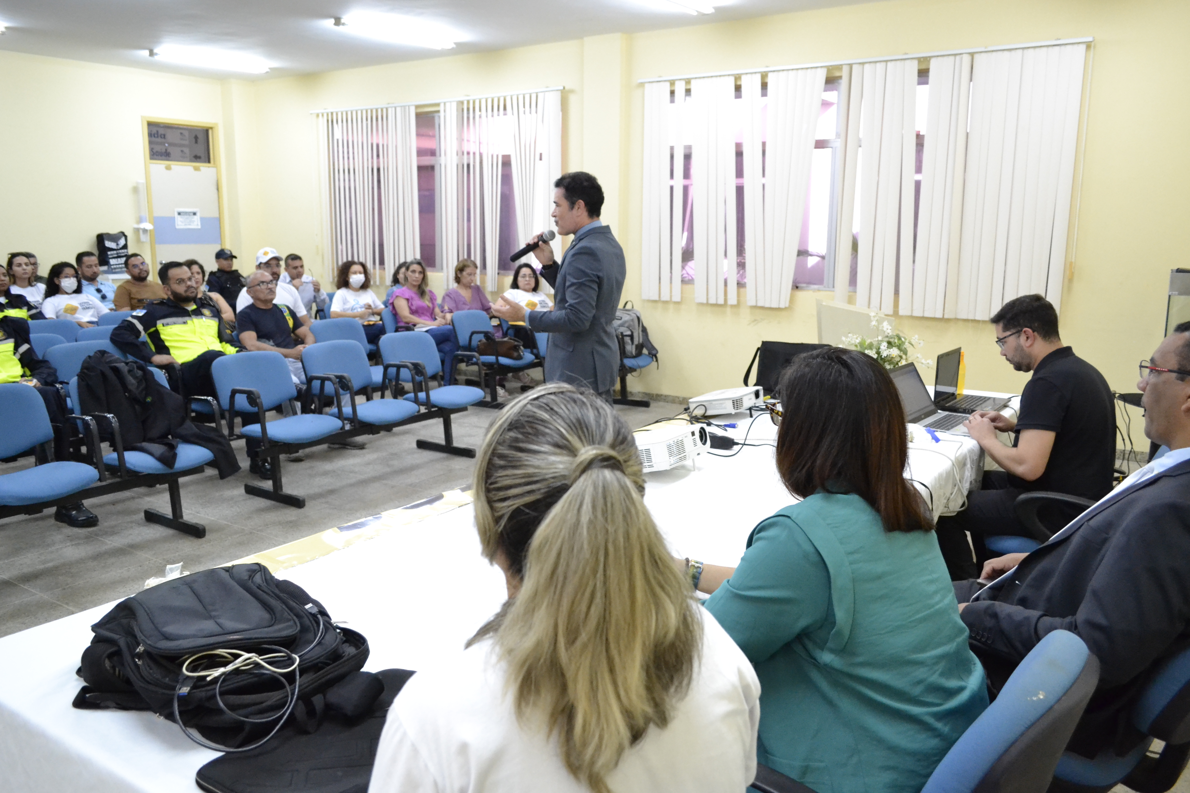 Secretaria realiza palestra sobre saúde mental com agentes de segurança