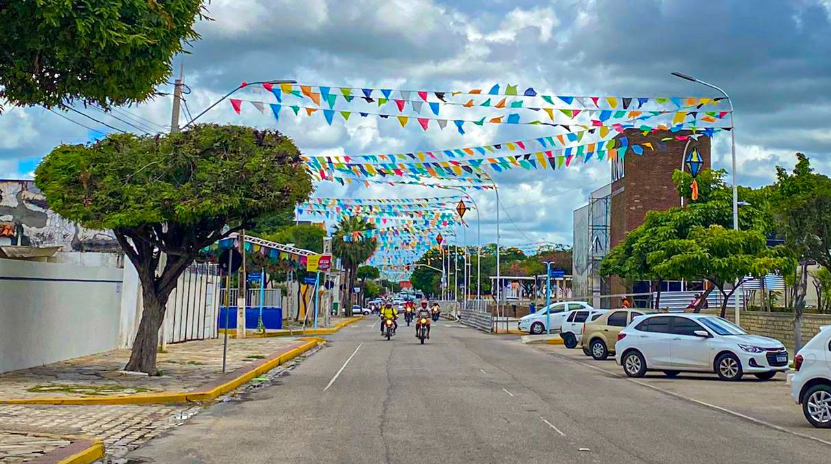 Mossoró entra no ritmo do São João com decoração junina