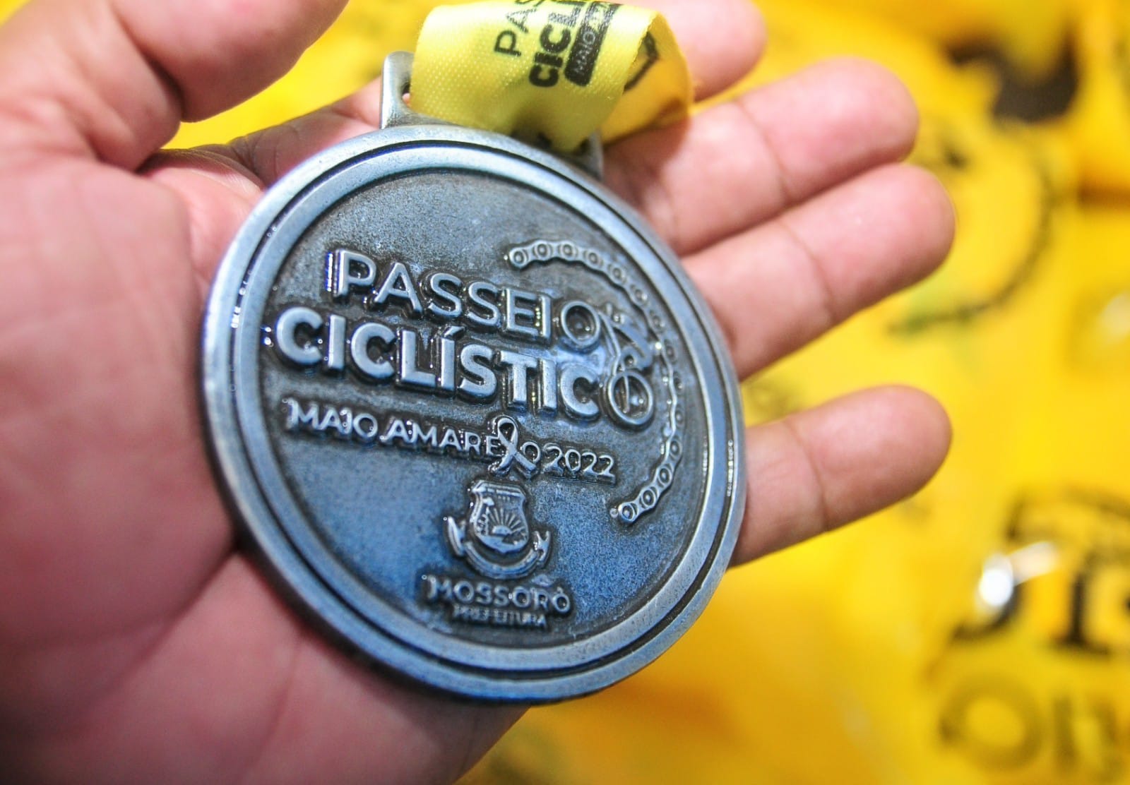 SESDEM entrega kits para ciclistas que participarão de passeio neste domingo