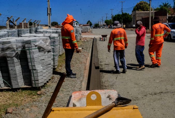 Obras de calçamento intertravado seguem em andamento no bairro Alto do Sumaré