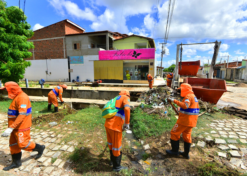 Secretaria de Infraestrutura segue com mutirões de limpeza em canais de Mossoró