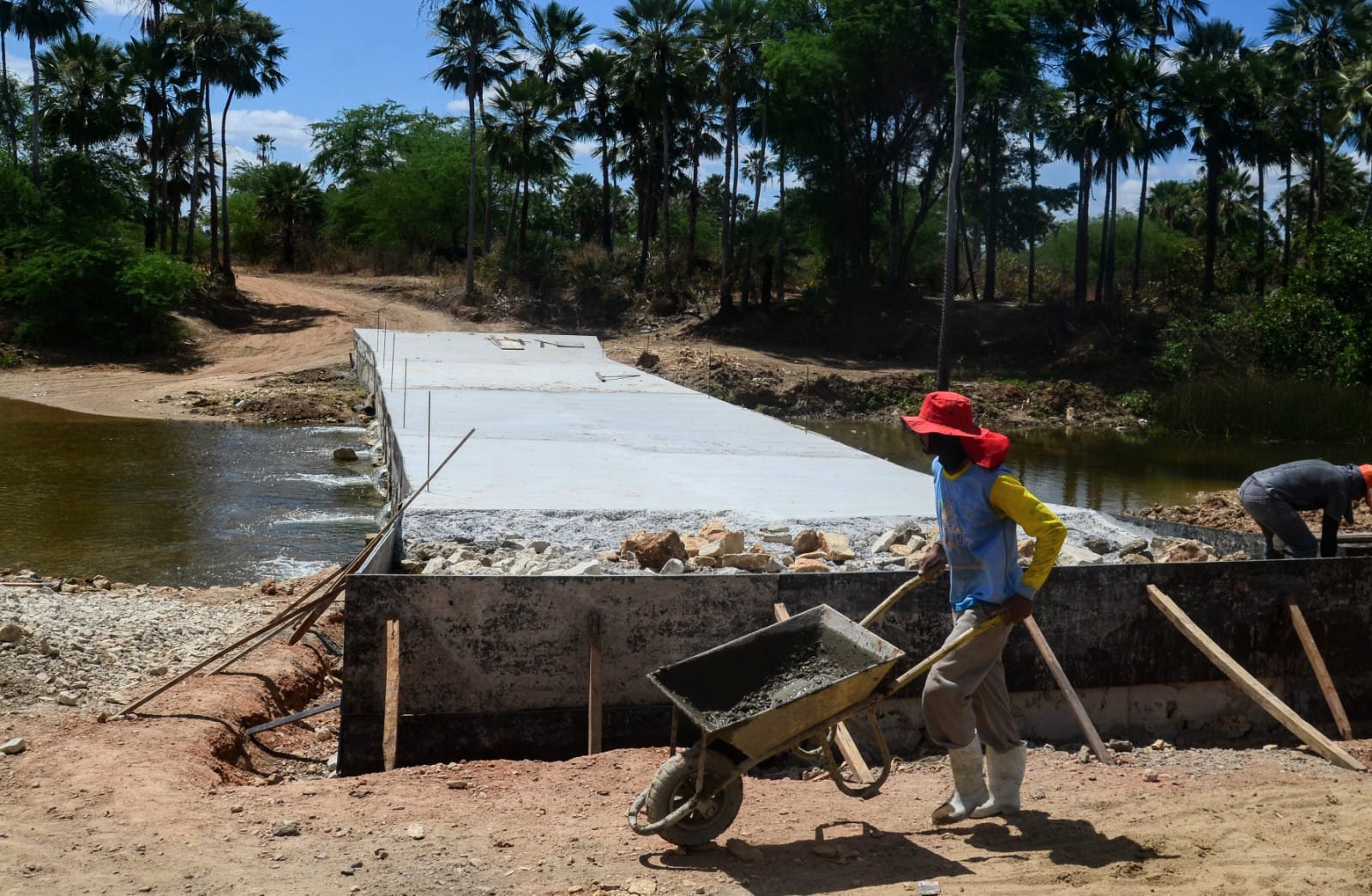 Construção de passagem molhada avança na zona rural de Mossoró