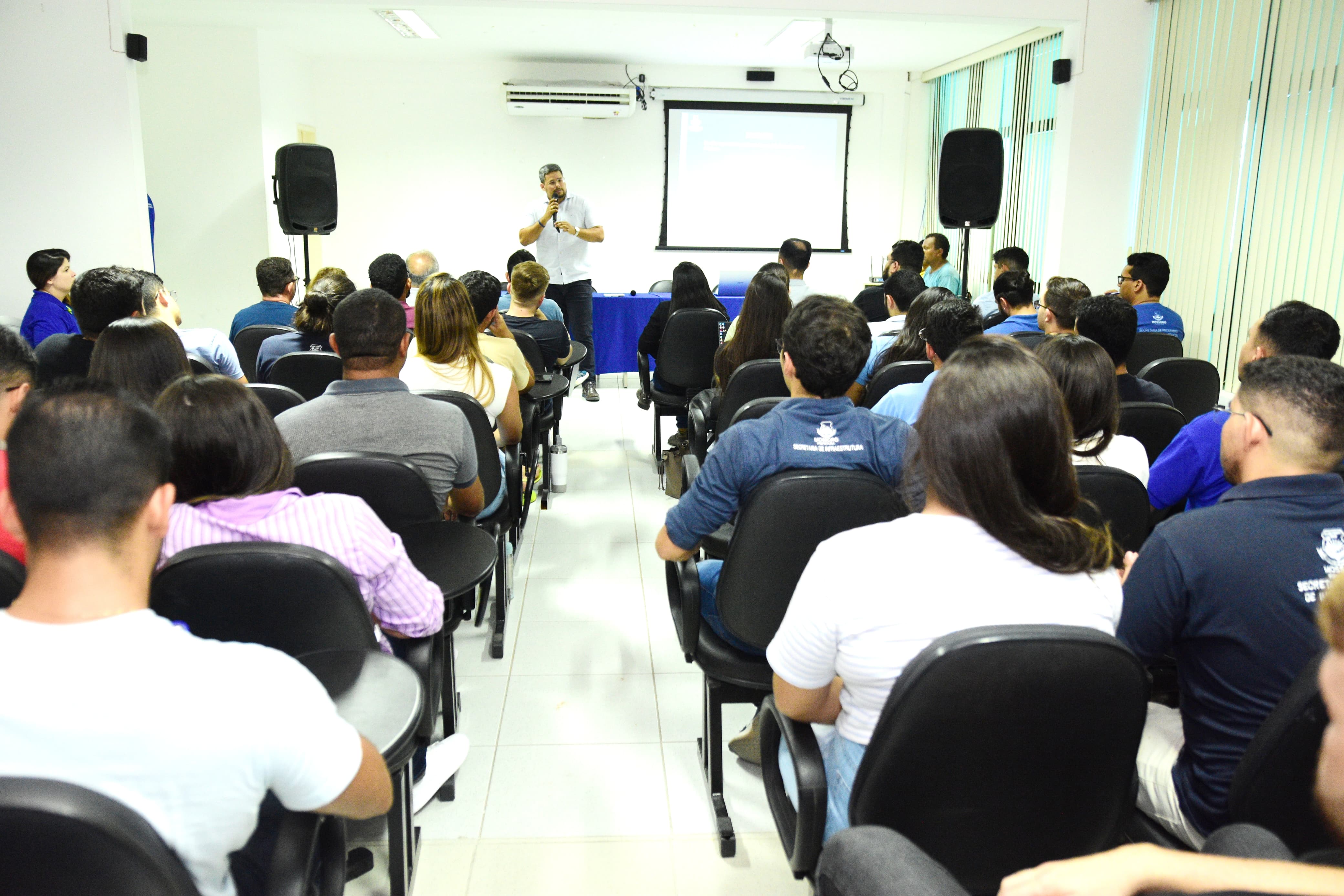 Encontro reúne equipe técnica e reforça fiscalização de obras em Mossoró