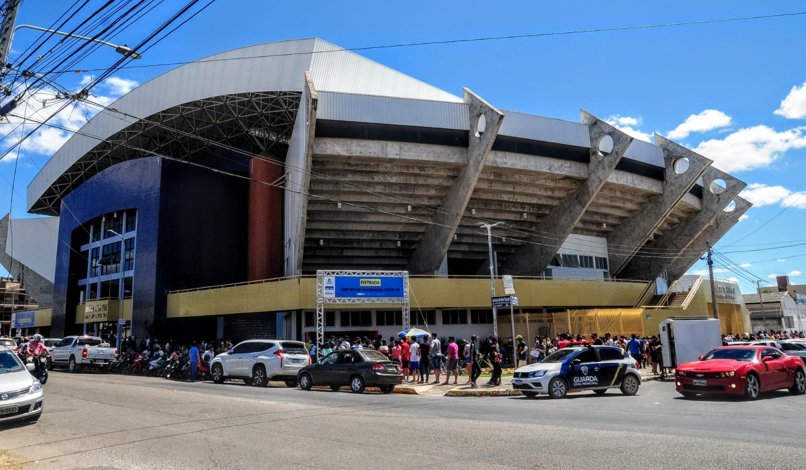 Ginásio Pedro Ciarlini sedia jogos do campeonato estadual de futsal