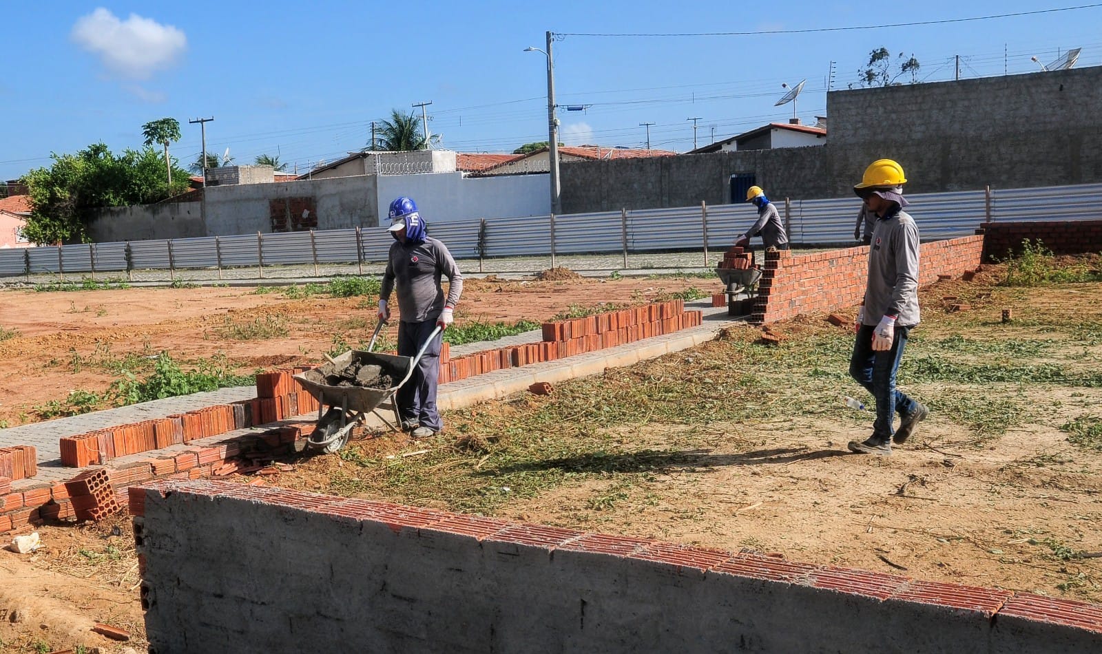 Construção de praça no Dom Jaime Câmara avança para ofertar espaços de lazer à população