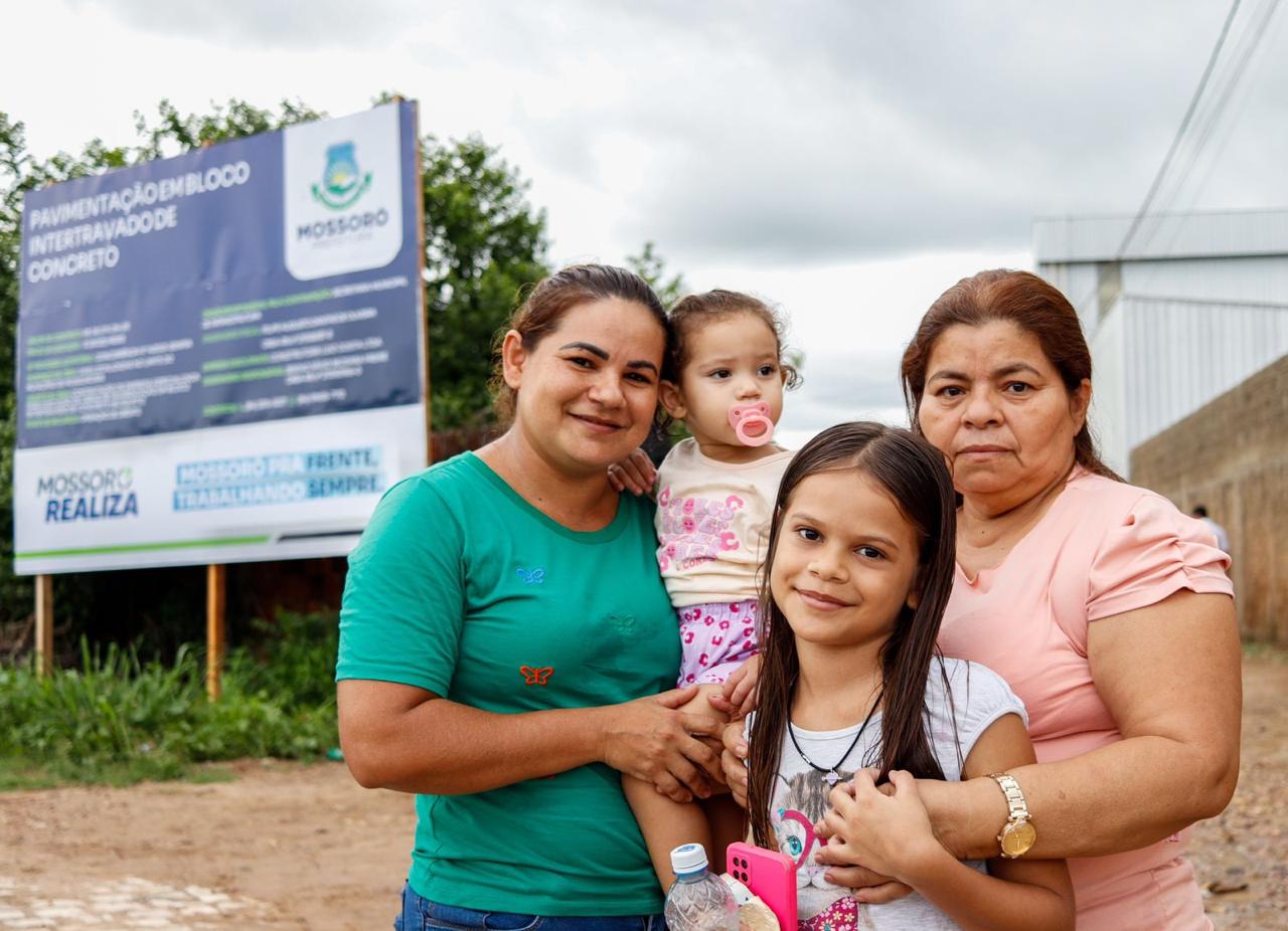 Prefeitura assina ordem de serviço para pavimentação do tipo intertravado no bairro Itapetinga