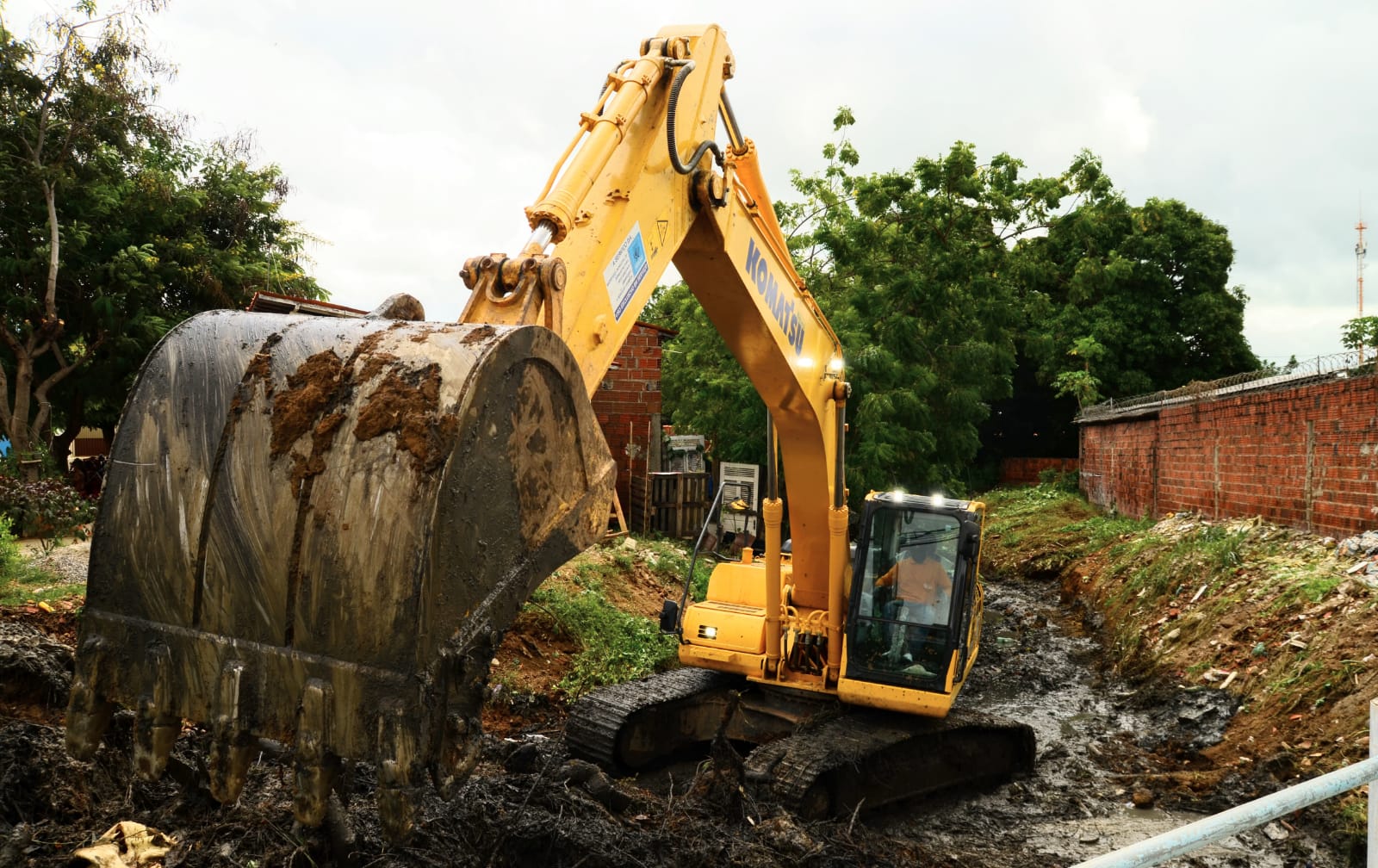 “Mossoró Limpa”: Prefeitura inicia limpeza no canal do bairro Redenção