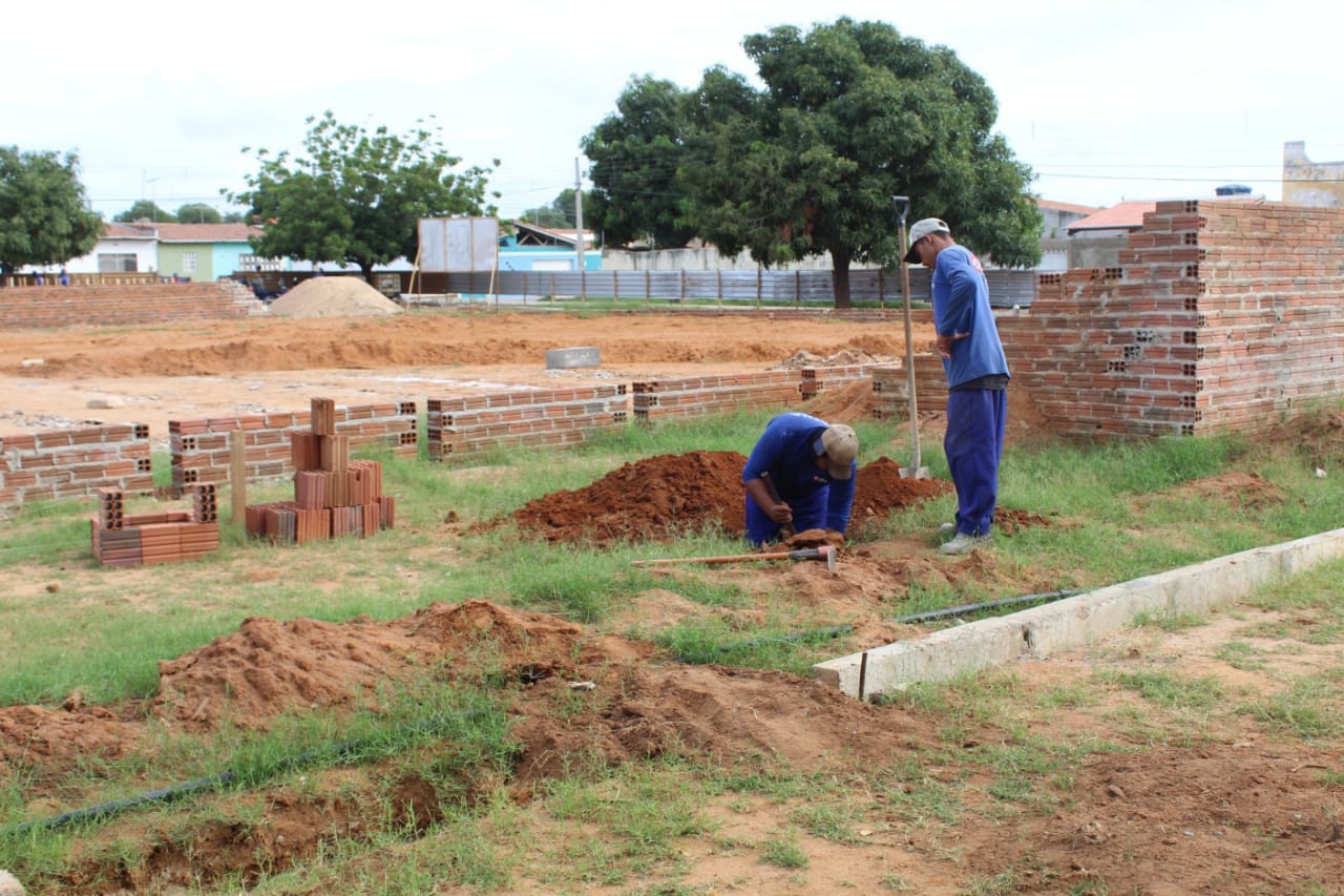 Obras em praças públicas beneficiam população nos quatro cantos da cidade