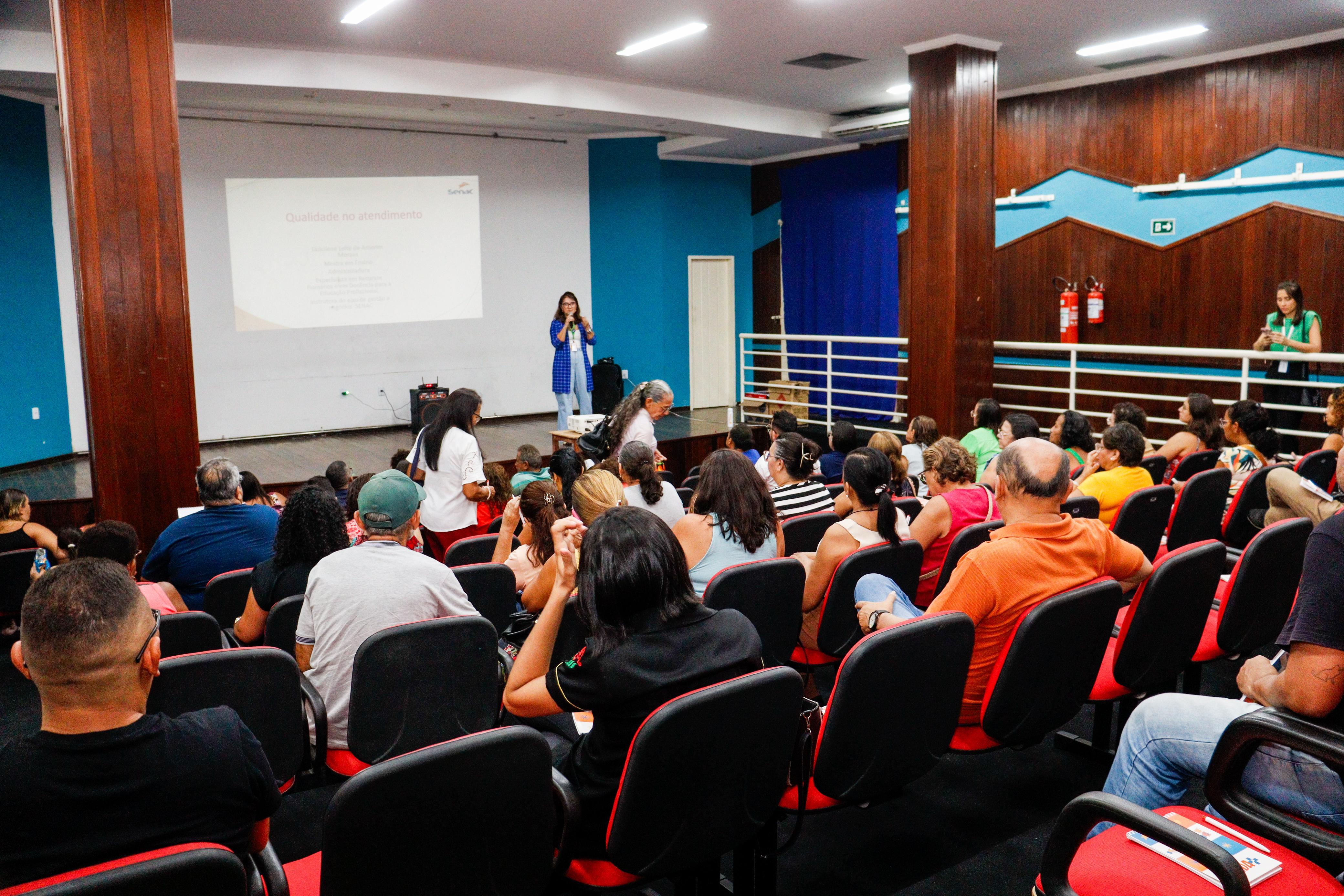 “Programa Venda Mais”: comerciantes que irão trabalhar no MCJ passam por capacitação