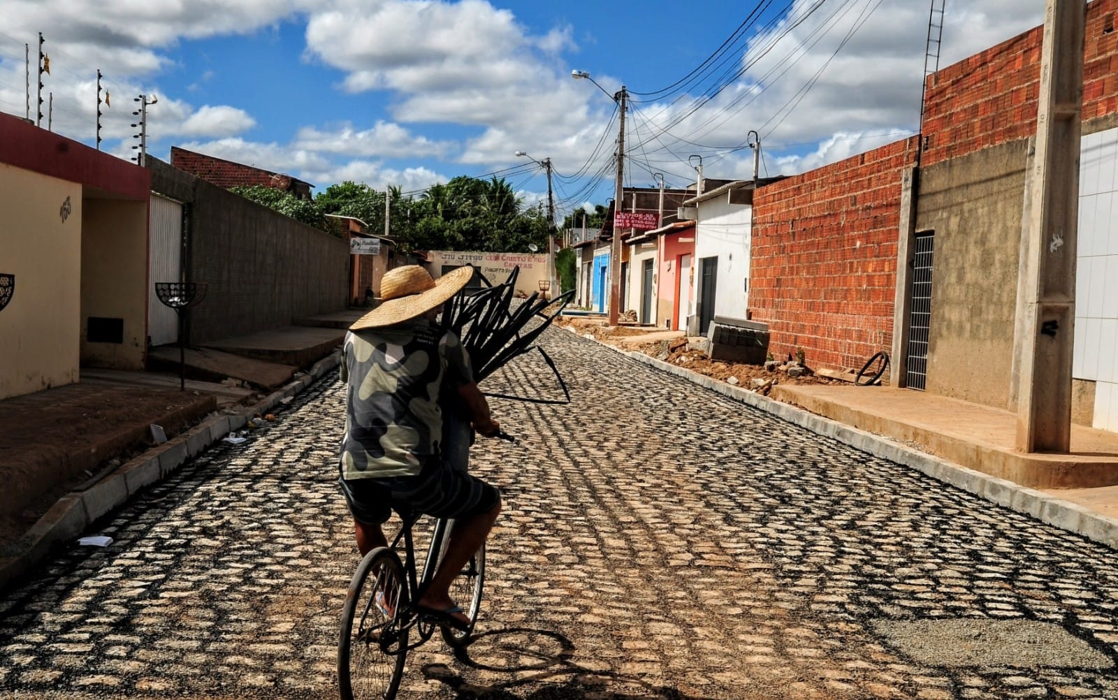 Ruas do Vingt Rosado recebem pavimentação