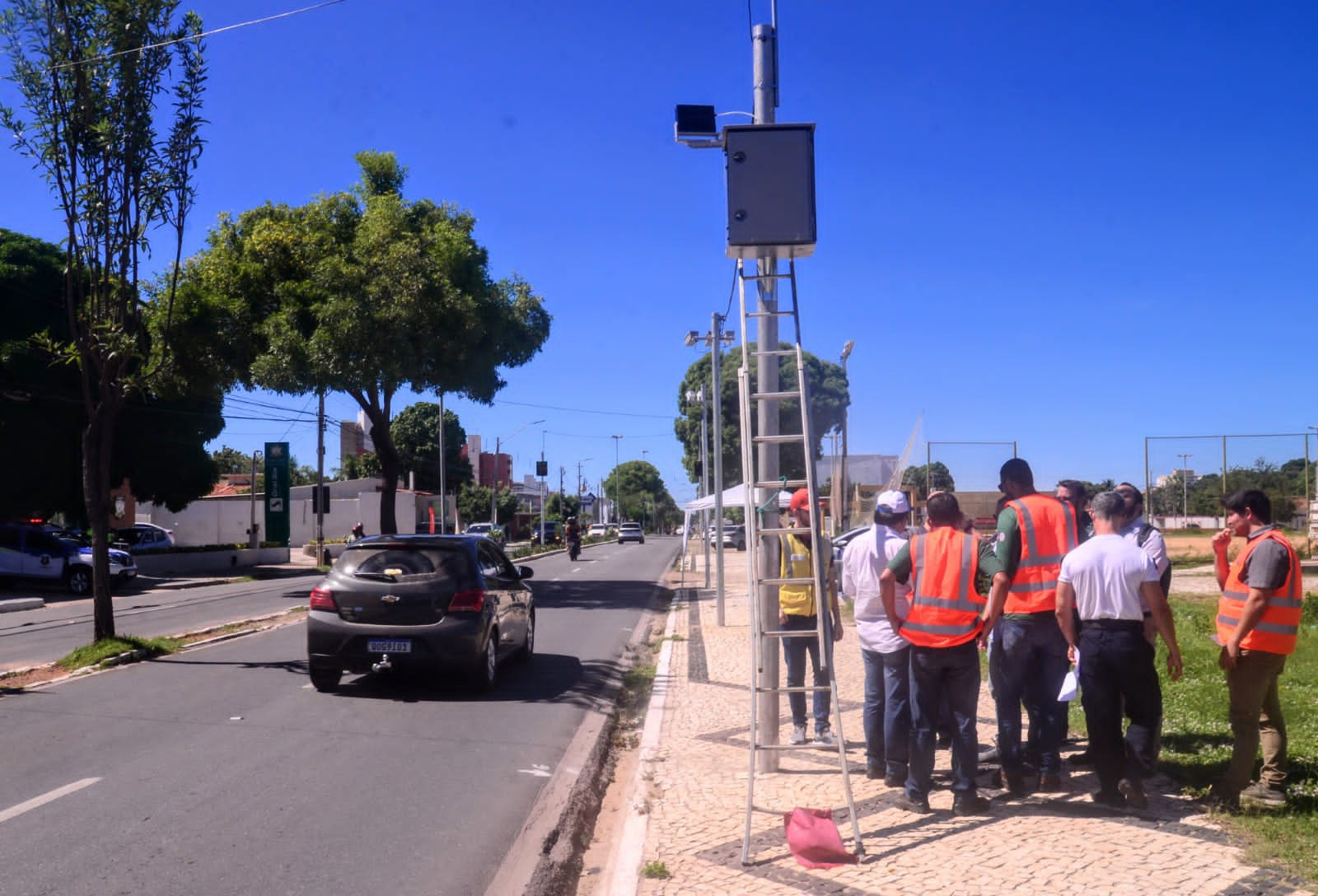 Prefeitura testa equipamentos tecnológicos capazes de identificar veículos roubados