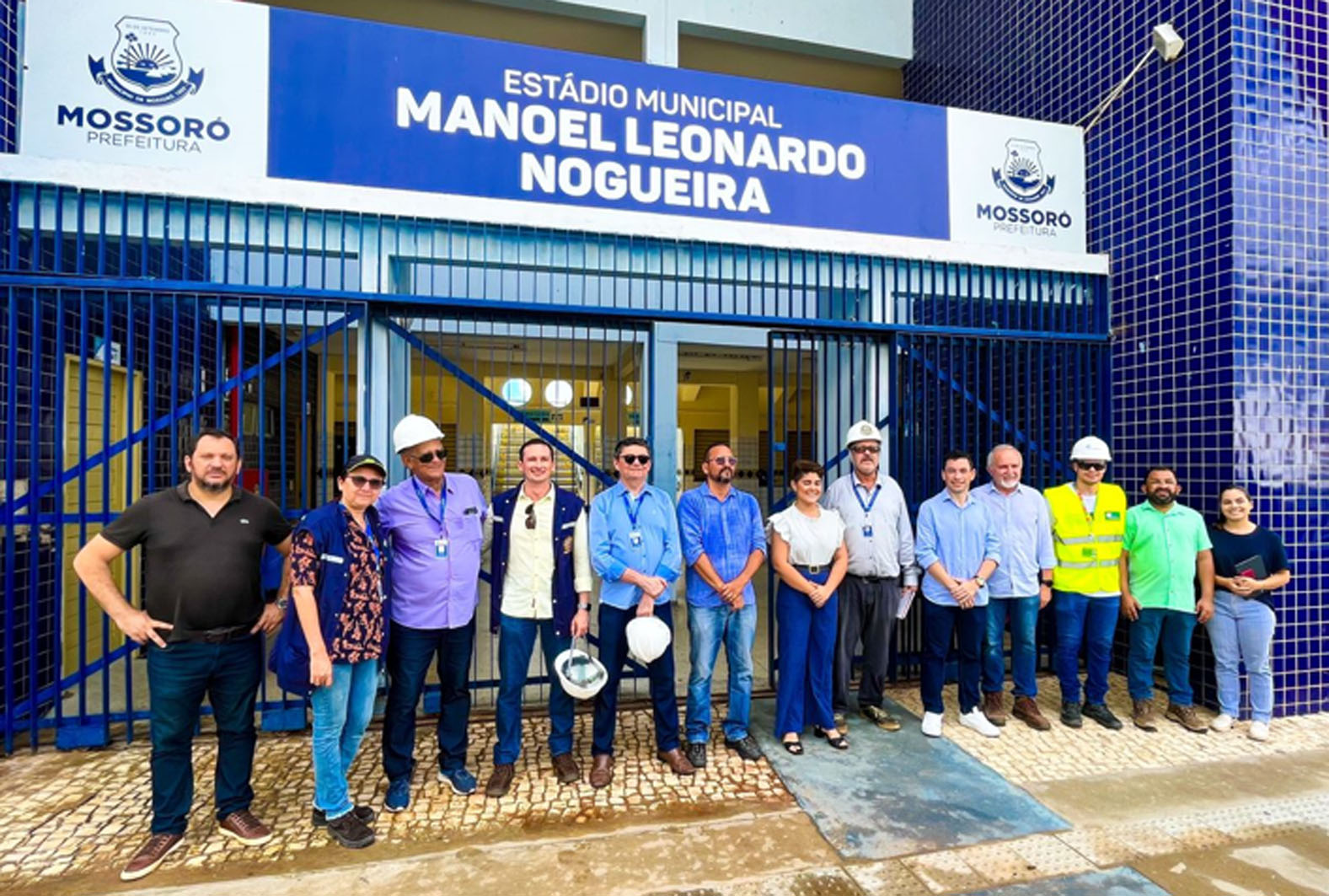 Técnicos do CREA vistoriam estádio Leonardo Nogueira