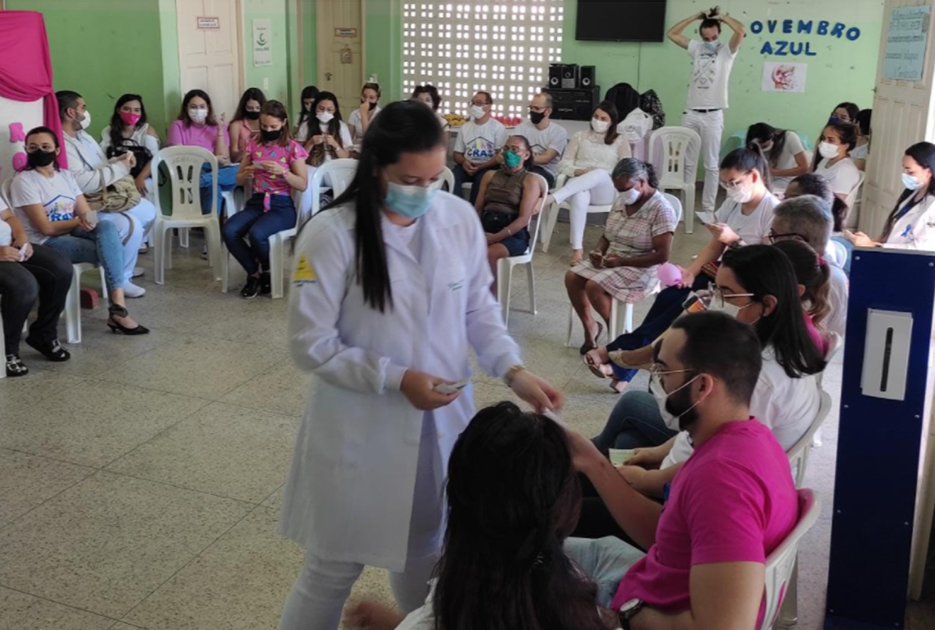 CRAS Alto de São Manoel realiza roda de conversa sobre "Outubro Rosa", "Novembro Azul" e DSTs