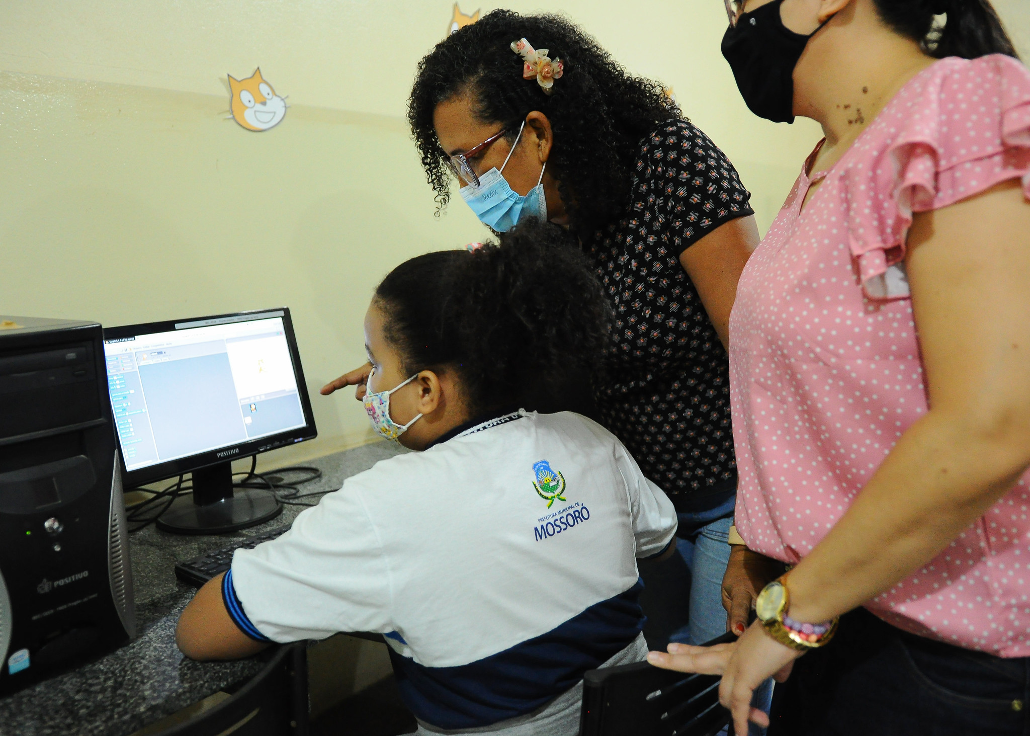 Oficinas de Scratch levam conhecimentos de programação a alunos da Rede Municipal