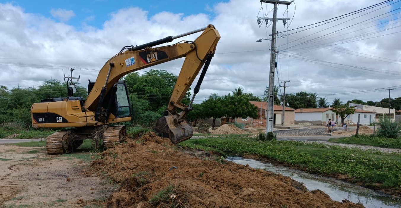 Mutirão de limpeza acontece simultaneamente em vários bairros por meio do programa "Mossoró Limpa"