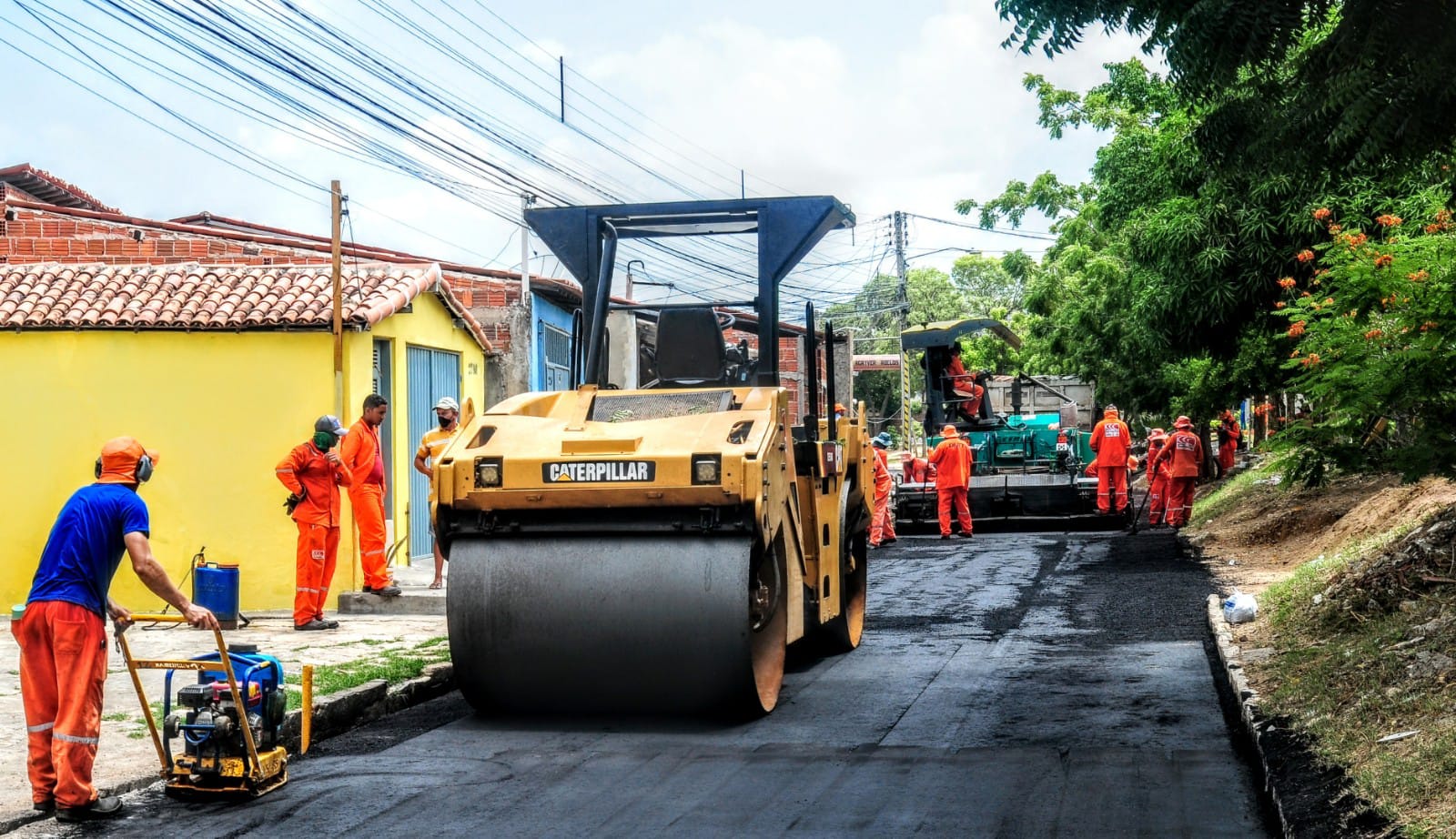 Asfalto na rua Dom Hélder Câmara garante melhorias em mobilidade urbana