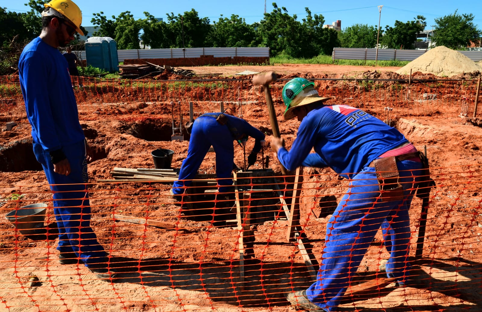 Equipe técnica da Prefeitura acompanha andamento de obras da Policlínica de Mossoró