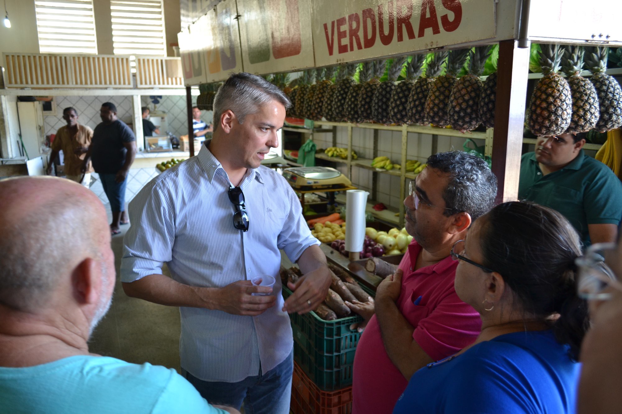 Secretário visita mercado do Alto da Conceição