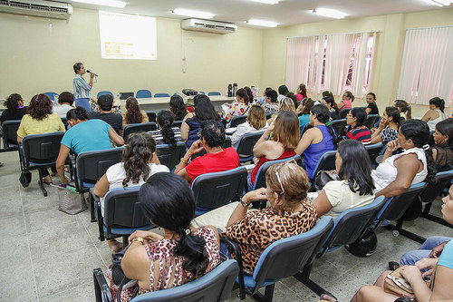 Merendeiras participam de curso de formação