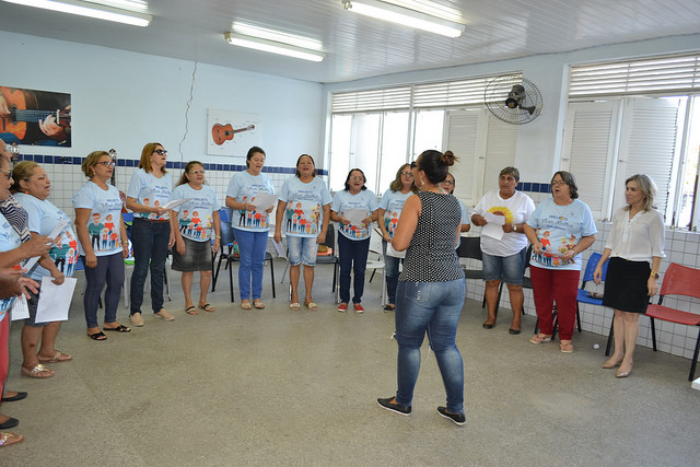 Aulas de Canto para aposentadas da Previ são realizadas na Escola de Artes