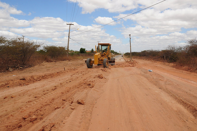 Prefeitura inicia obra de calçamento no acesso aos conjuntos Geraldo Melo e Odete Rosado