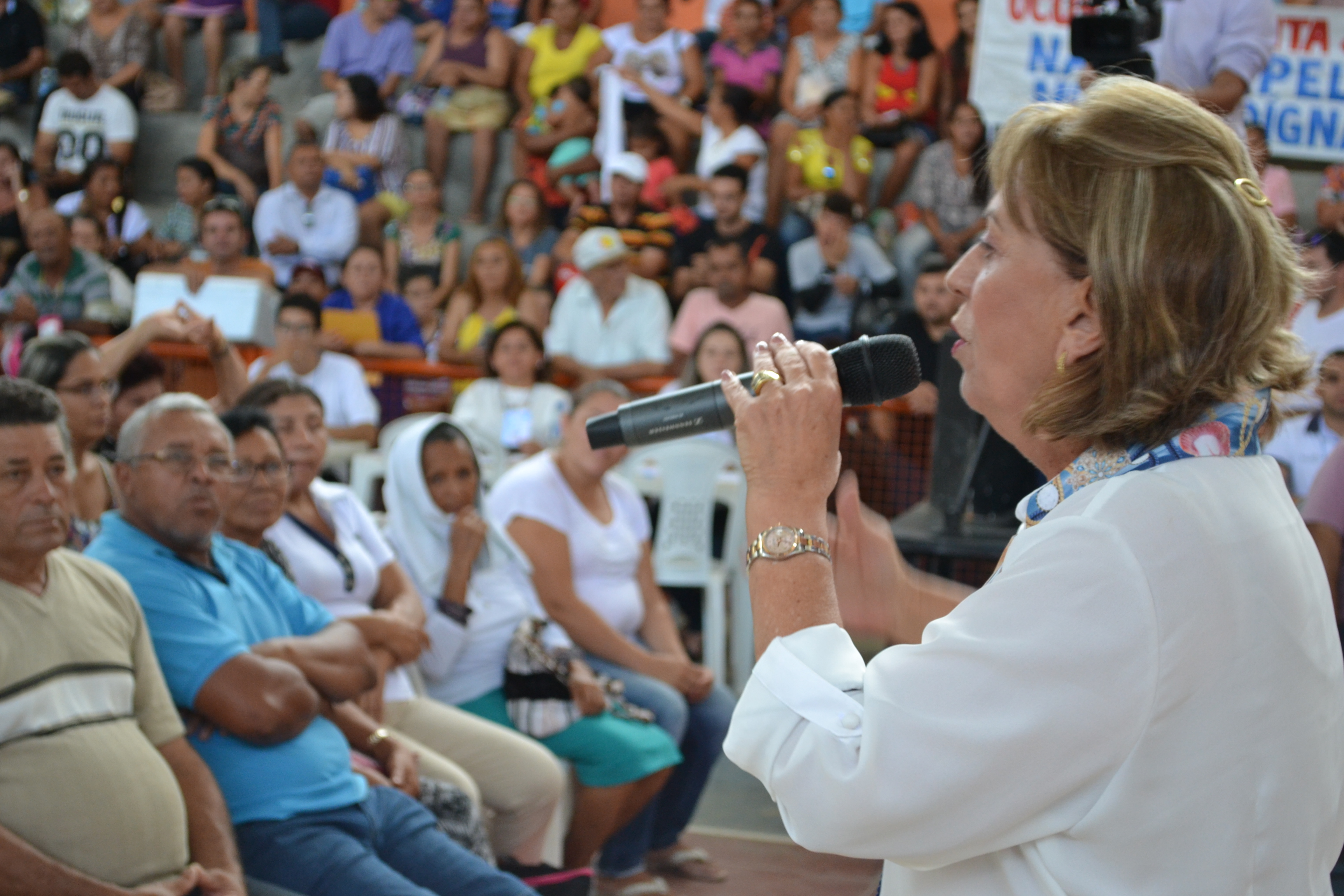 Prefeita Rosalba Ciarlini anuncia mais mil casas para 2018